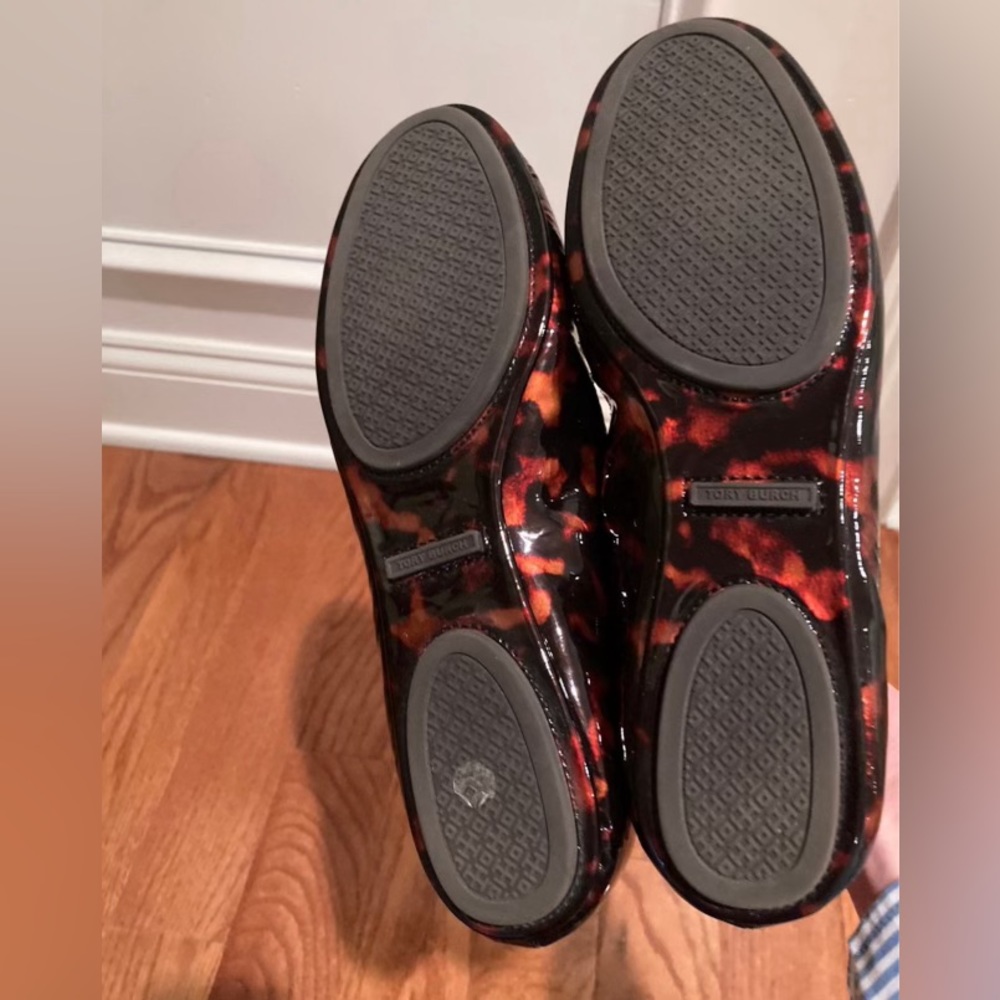 Tory Burch Tortoise Print Leather Ballet Flats - Picture 4 of 6